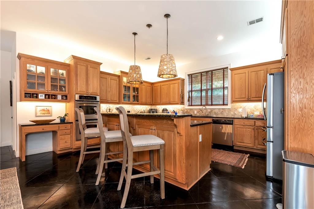 6319 Lakeview Drive