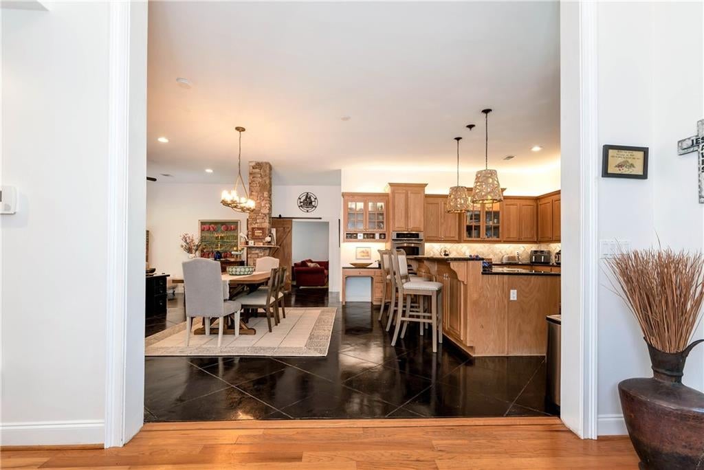 6319 Lakeview Drive