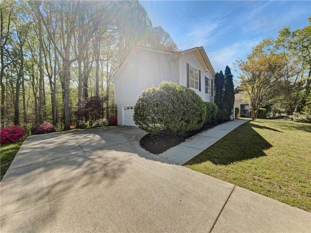 5054 Holly Hock Drive, Flowery Branch, Georgia image 3