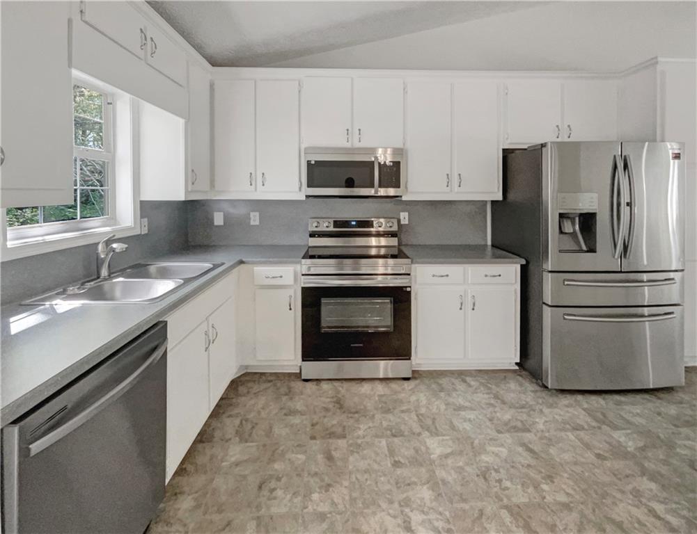 5054 Holly Hock Drive, Flowery Branch, Georgia image 8