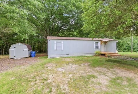Homes For Sale - 1386 Etheridge Drive<br/> Auburn, GA 30011