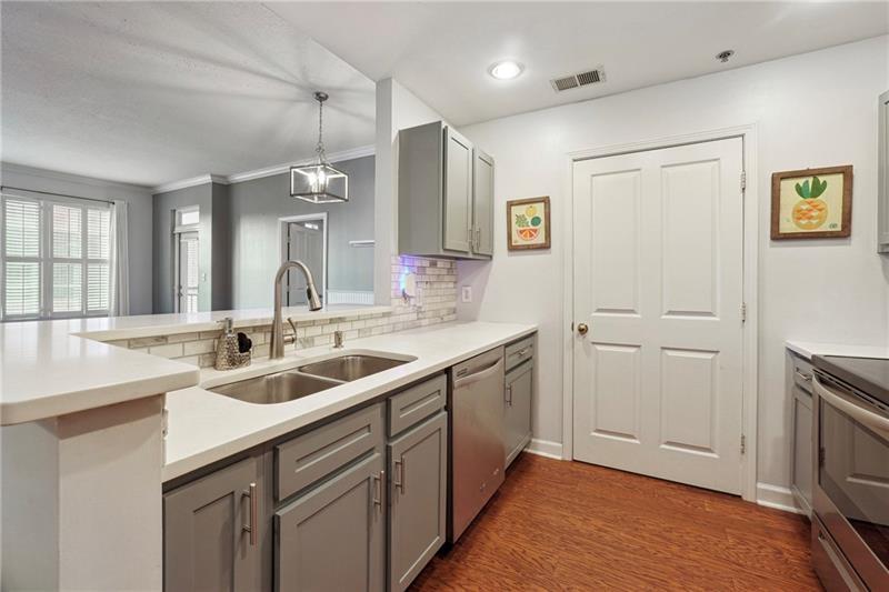 1101 Juniper Street NE 415