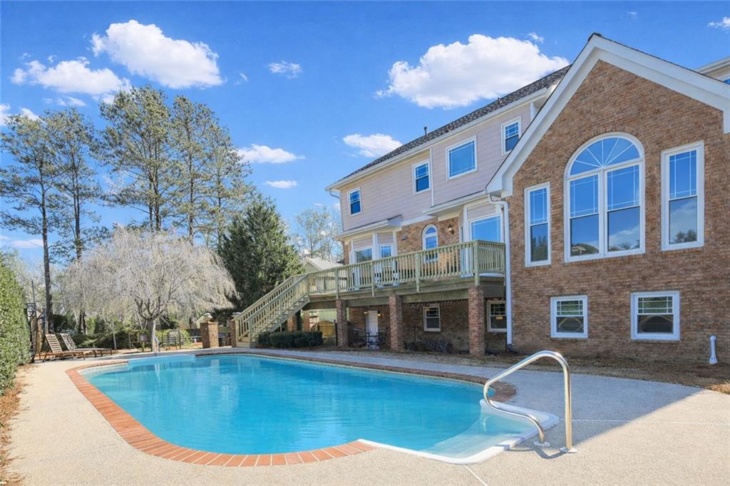 317 Covered Bridge Place SW