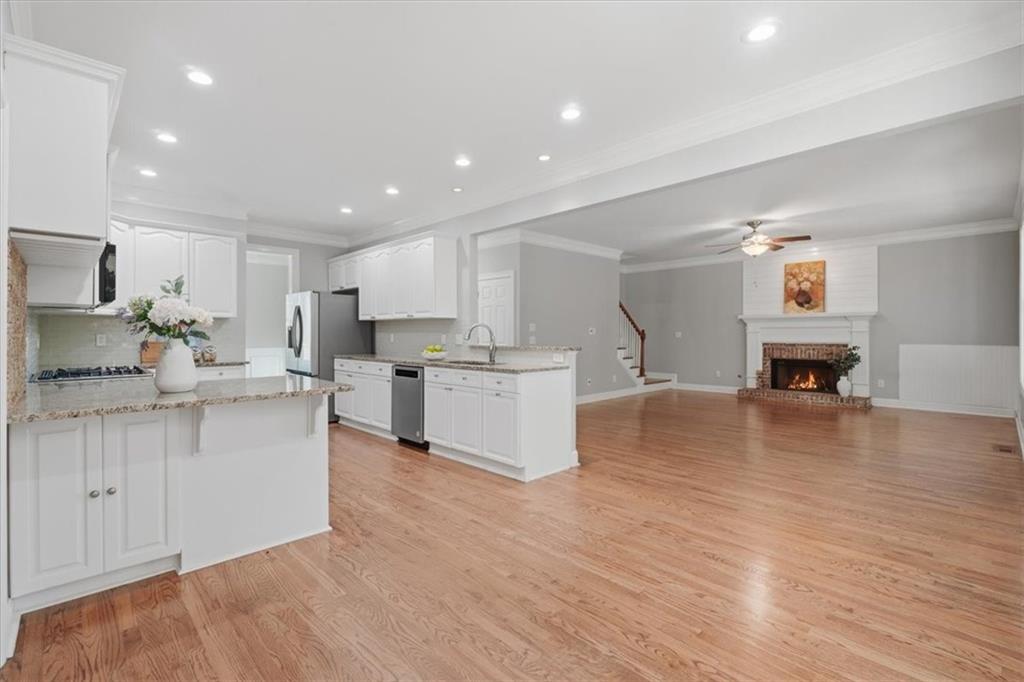 6180 Lake Windsor Parkway