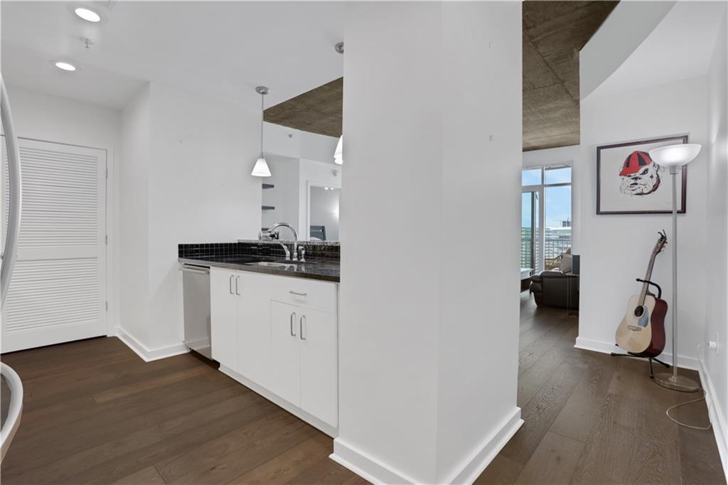 250 Pharr Road NE 2005