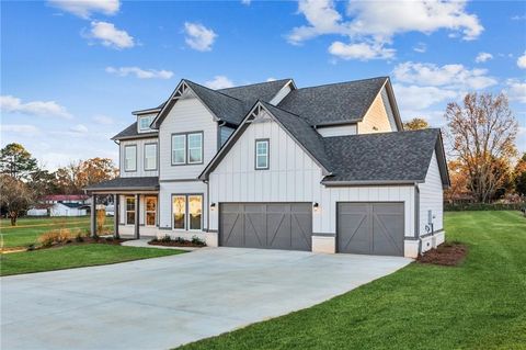 A home in Dacula