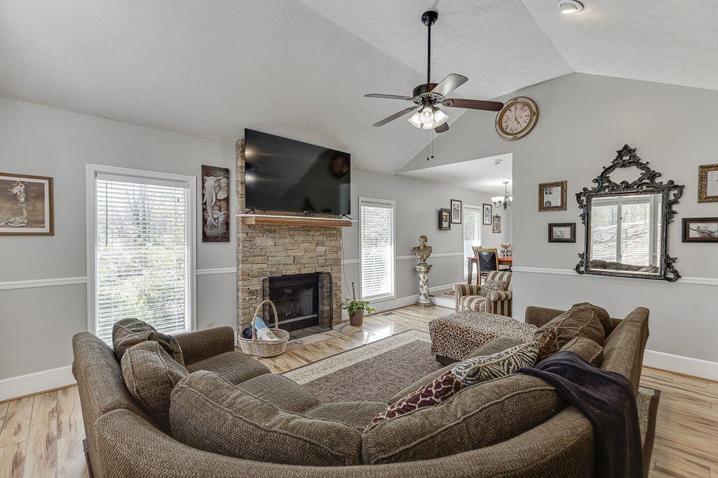 4434 Hidden Oaks Drive, Flowery Branch, Georgia image 8