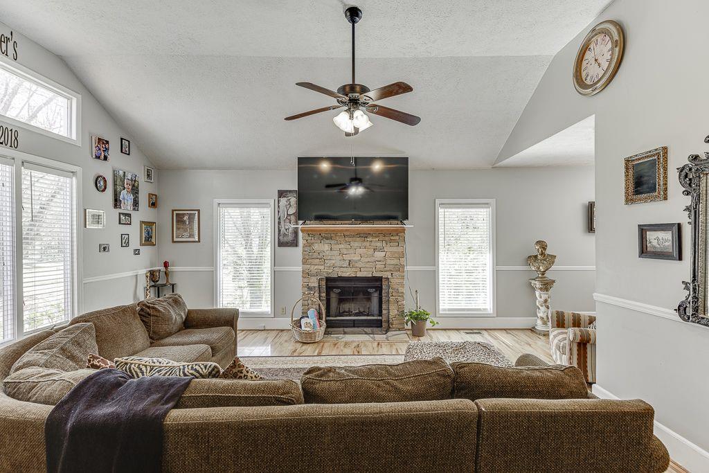 4434 Hidden Oaks Drive, Flowery Branch, Georgia image 12