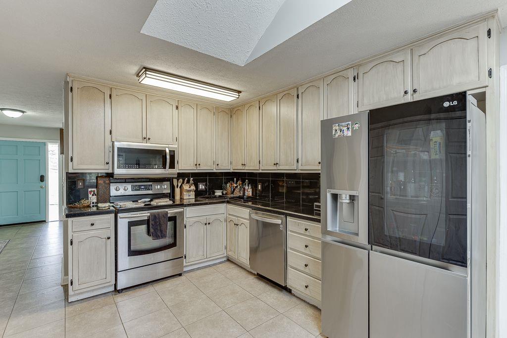 4434 Hidden Oaks Drive, Flowery Branch, Georgia image 37