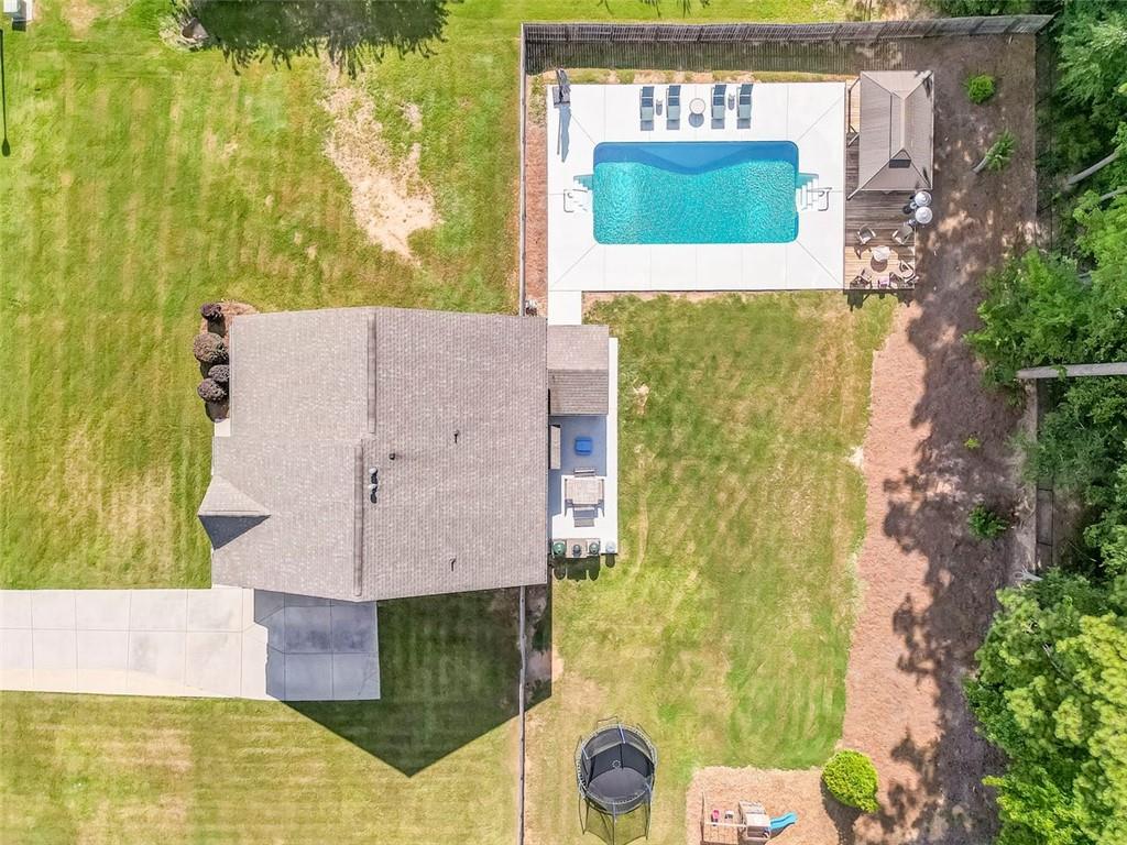 405 BENSTONE Drive NE
