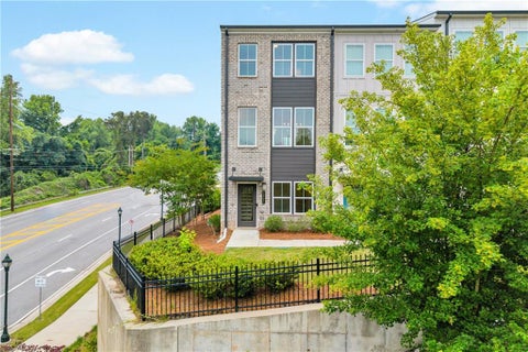 Townhouse For Sale - 2651 Stream Terrace<br/> Atlanta, GA 30318