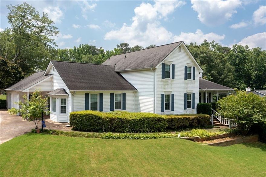 This home is in Murdock, Dodgen and Pope Schools in Marietta.  Sold As Is.  A Great Fixer UP in Wellington Forest Subdivision.