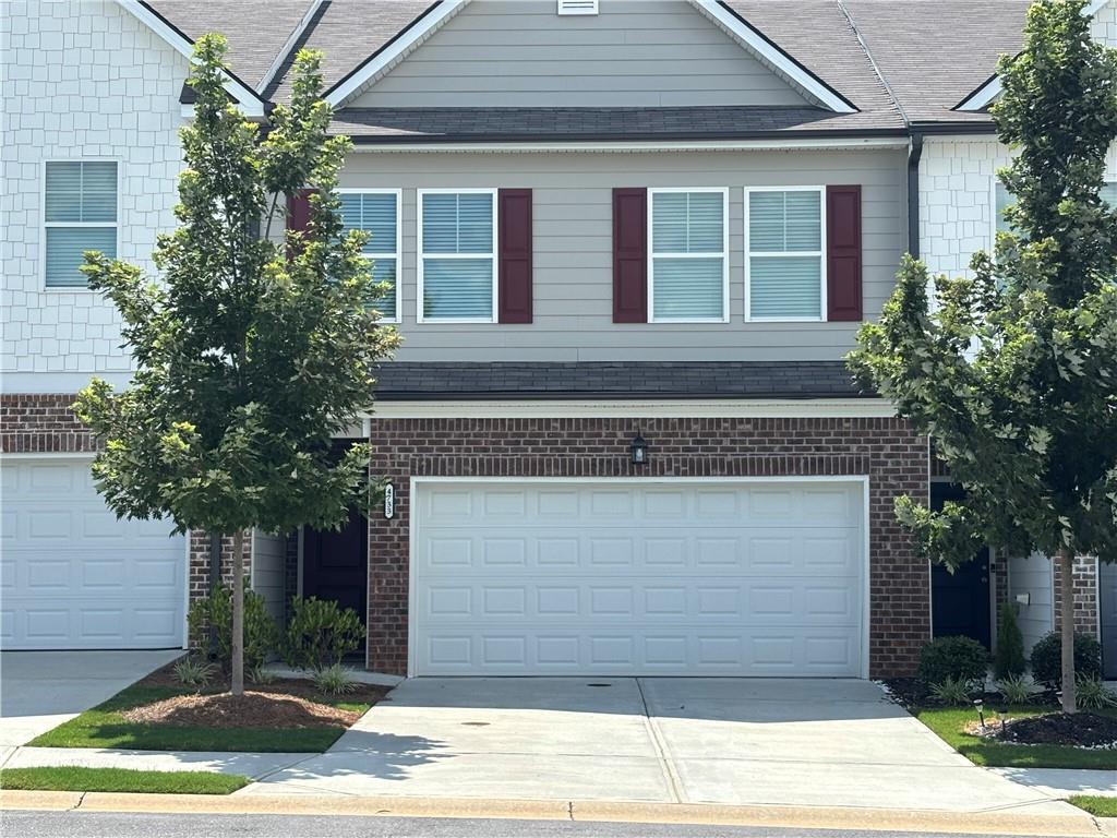 Two years old townhome like new, close to downtown Gainesville, University of North Georgia Gainesville, Lake Lanier Marinas and 985. Bright open concept floor plan with many nice upgrades including Granite Countertops, Stainless Steel Appliances, and 42-inch White Cabinets with Crown Molding! spacious master suite with trey ceiling and luxurious master bath with double vanities and an oversized walk-in closet! There are two large secondary bedrooms, an additional full bath and powder room on the main. Two generous size garage and a level private backyard. Must See and Home is available immediately!