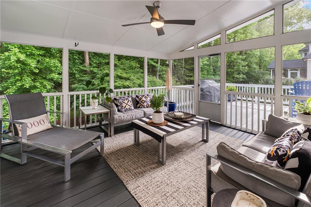 1125 Jennifer Oaks Drive