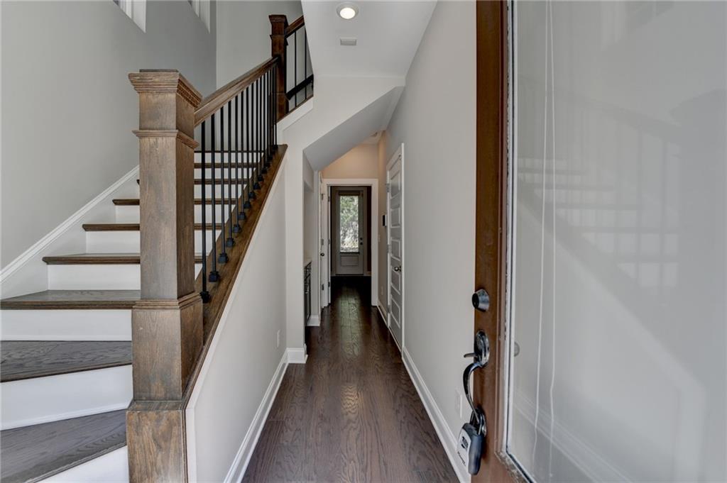 595 Broadview Place NE