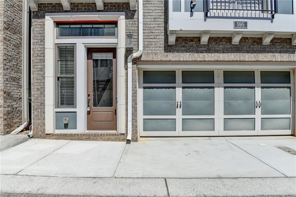 595 Broadview Place NE