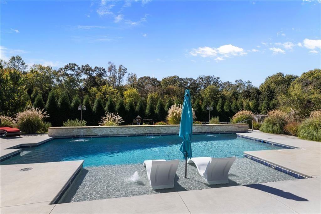 102 Carmichael Drive