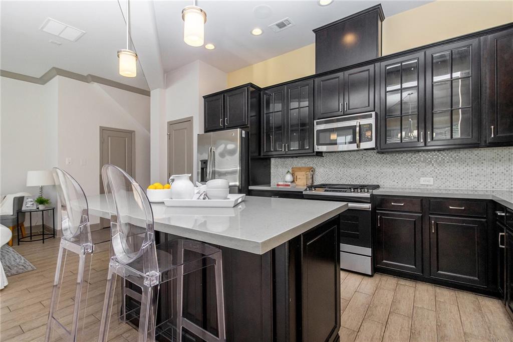 228 DELLWOOD Drive SE