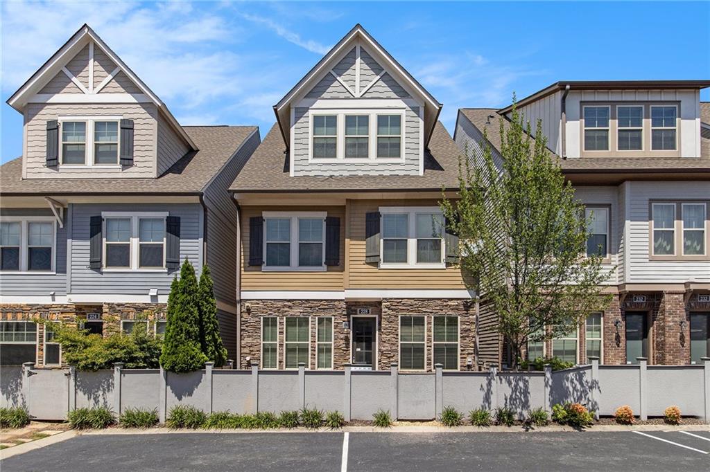 228 DELLWOOD Drive SE