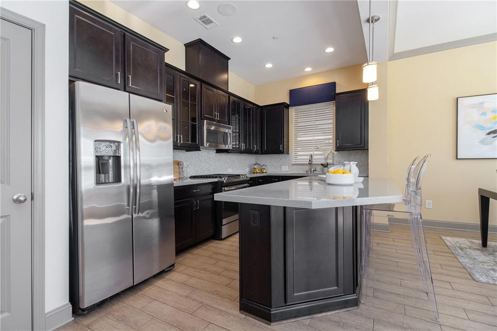 228 DELLWOOD Drive SE