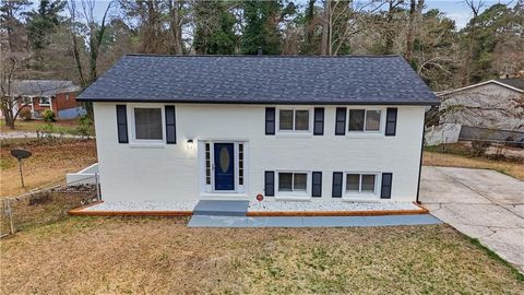 Homes For Sale - 1332 Pineglen Drive<br/> Riverdale, GA 30296