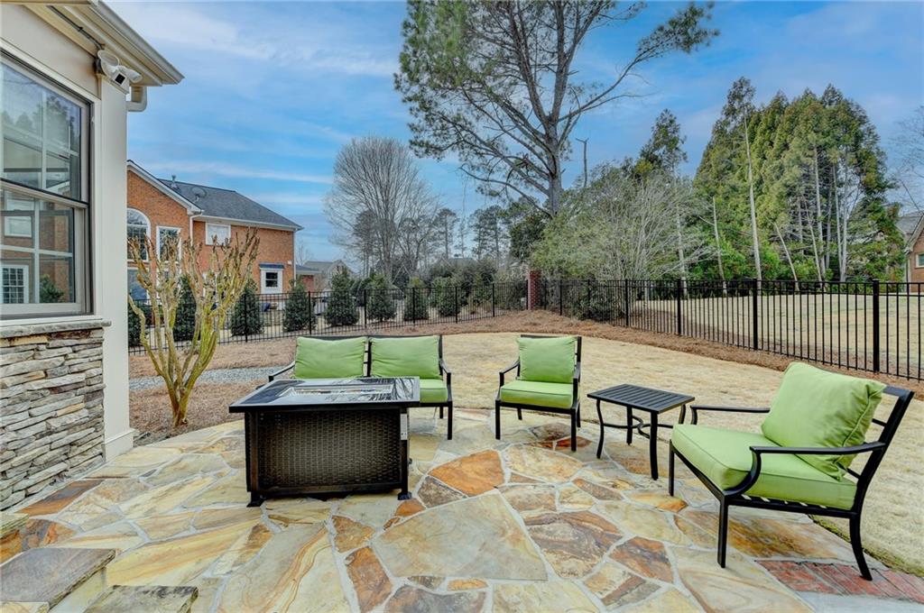 370 Laurel Oak Drive, Suwanee, Georgia image 7