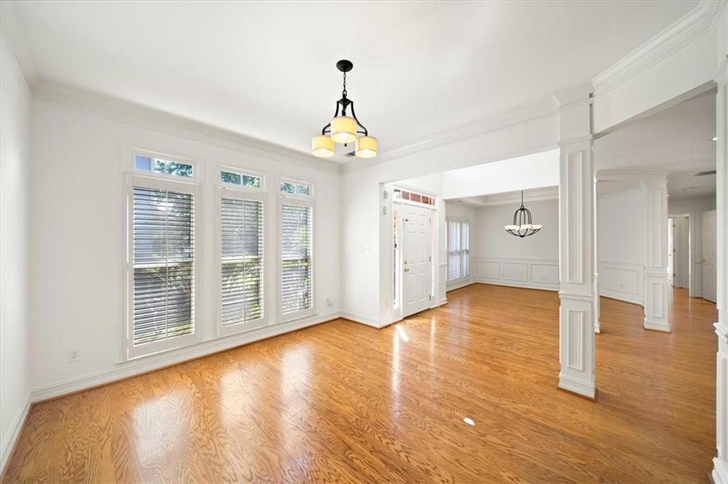1560 Oak Park Cove