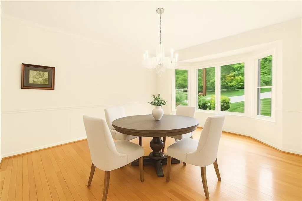 Roswell, Georgia 30075, United States, 5 Bedrooms Bedrooms, ,4 BathroomsBathrooms,Residential,Active,162045