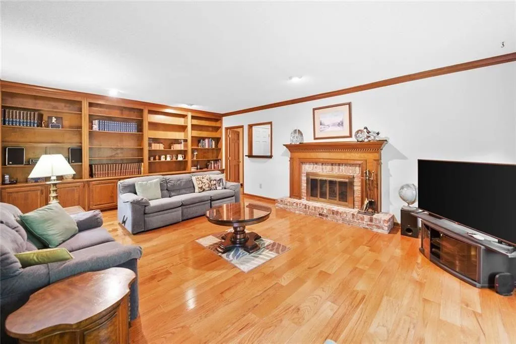 Roswell, Georgia 30075, United States, 5 Bedrooms Bedrooms, ,4 BathroomsBathrooms,Residential,Active,162045