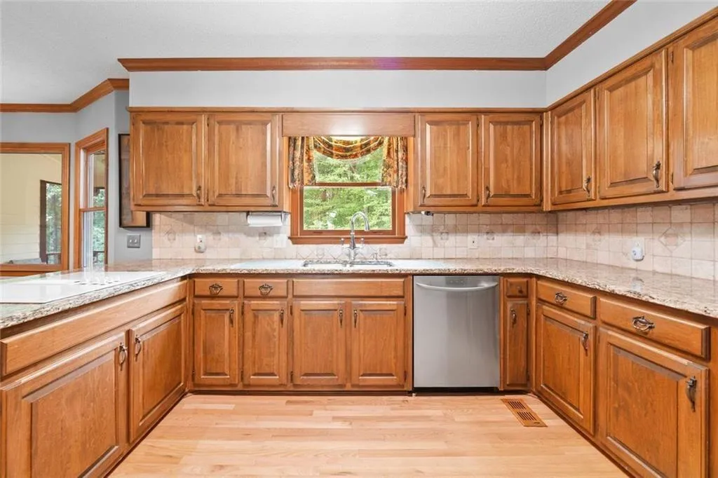 Roswell, Georgia 30075, United States, 5 Bedrooms Bedrooms, ,4 BathroomsBathrooms,Residential,Active,162045