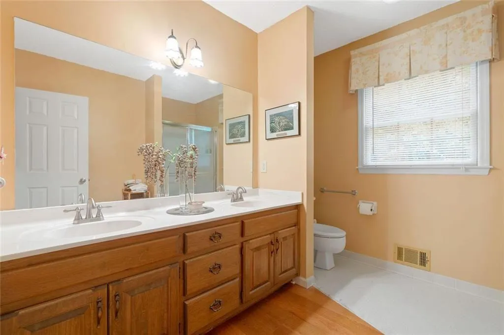 Roswell, Georgia 30075, United States, 5 Bedrooms Bedrooms, ,4 BathroomsBathrooms,Residential,Active,162045