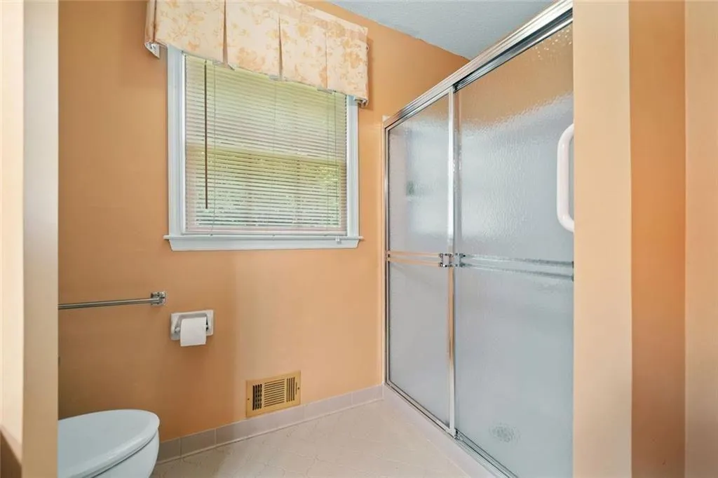 Roswell, Georgia 30075, United States, 5 Bedrooms Bedrooms, ,4 BathroomsBathrooms,Residential,Active,162045