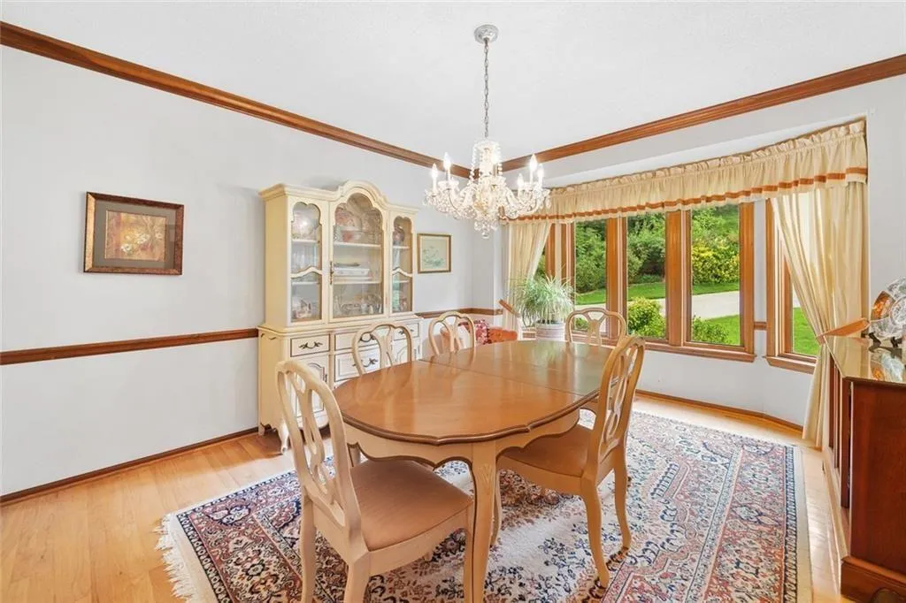 Roswell, Georgia 30075, United States, 5 Bedrooms Bedrooms, ,4 BathroomsBathrooms,Residential,Active,162045