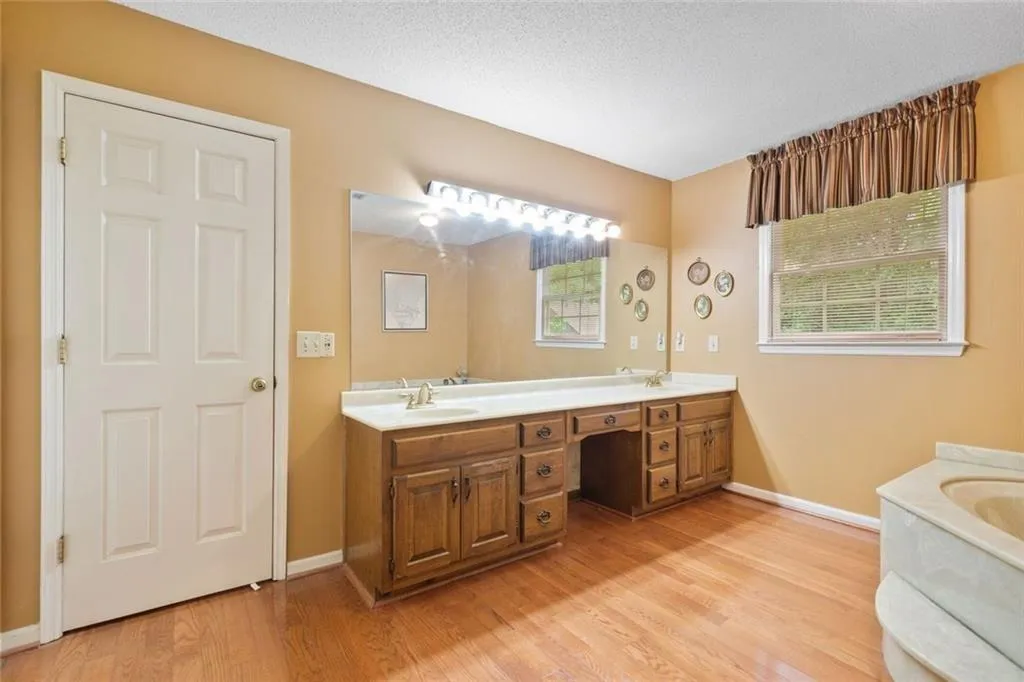 Roswell, Georgia 30075, United States, 5 Bedrooms Bedrooms, ,4 BathroomsBathrooms,Residential,Active,162045