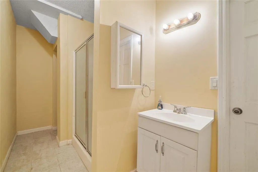 Roswell, Georgia 30075, United States, 5 Bedrooms Bedrooms, ,4 BathroomsBathrooms,Residential,Active,162045