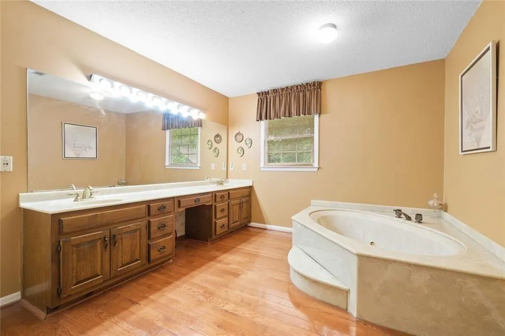 Roswell, Georgia 30075, United States, 5 Bedrooms Bedrooms, ,4 BathroomsBathrooms,Residential,Active,162045