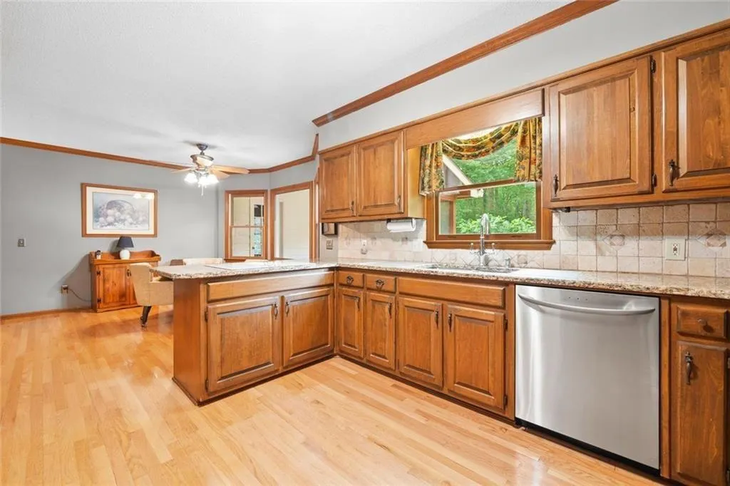 Roswell, Georgia 30075, United States, 5 Bedrooms Bedrooms, ,4 BathroomsBathrooms,Residential,Active,162045