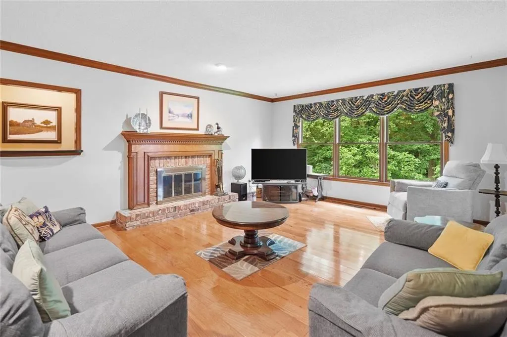 Roswell, Georgia 30075, United States, 5 Bedrooms Bedrooms, ,4 BathroomsBathrooms,Residential,Active,162045