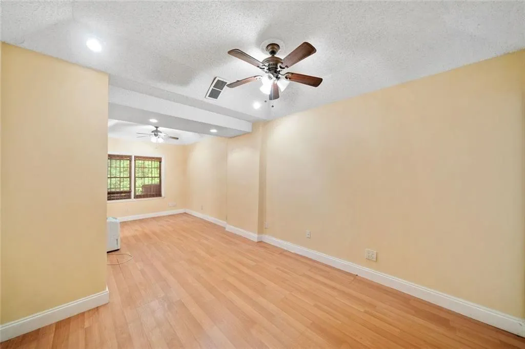 Roswell, Georgia 30075, United States, 5 Bedrooms Bedrooms, ,4 BathroomsBathrooms,Residential,Active,162045