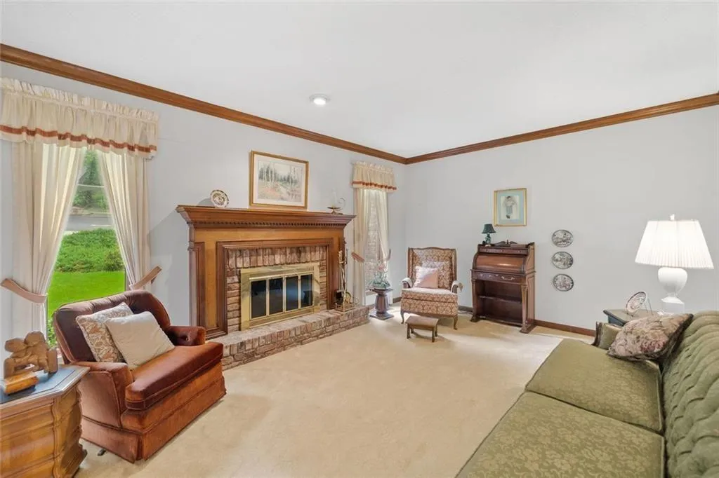 Roswell, Georgia 30075, United States, 5 Bedrooms Bedrooms, ,4 BathroomsBathrooms,Residential,Active,162045