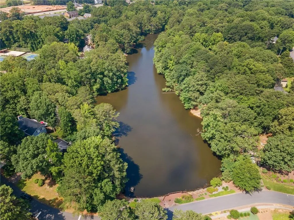 Roswell, Georgia 30075, United States, 5 Bedrooms Bedrooms, ,4 BathroomsBathrooms,Residential,Active,162045