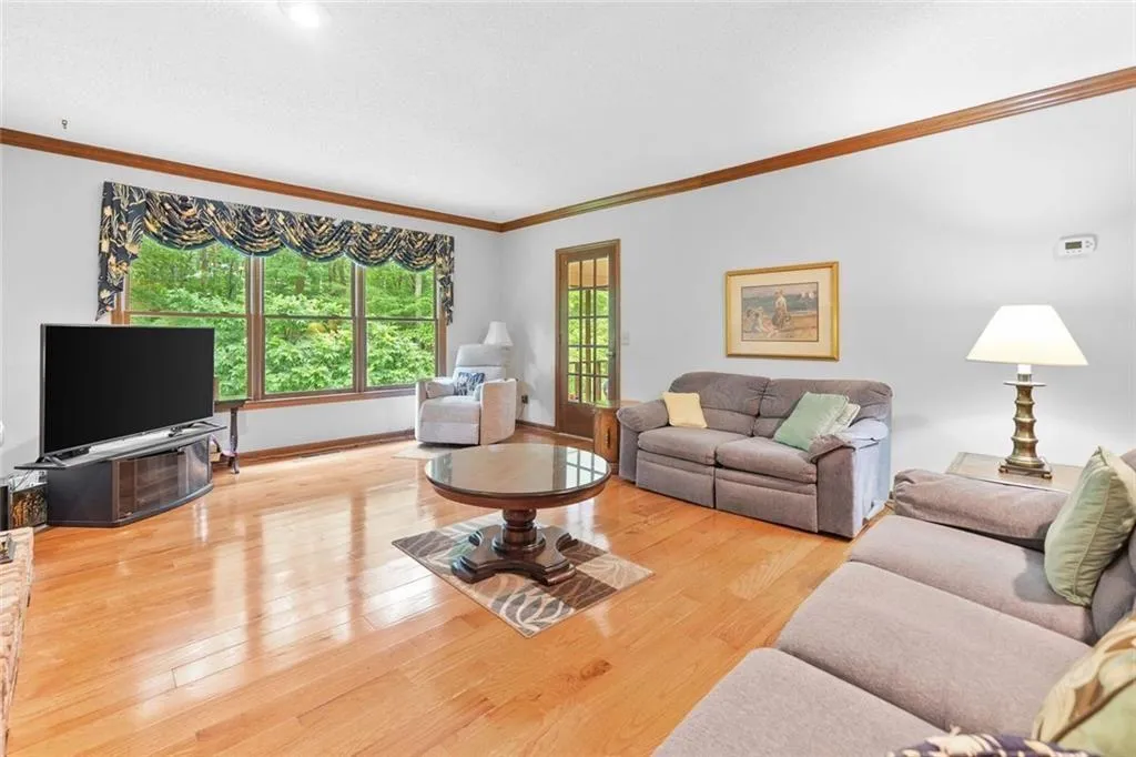 Roswell, Georgia 30075, United States, 5 Bedrooms Bedrooms, ,4 BathroomsBathrooms,Residential,Active,162045