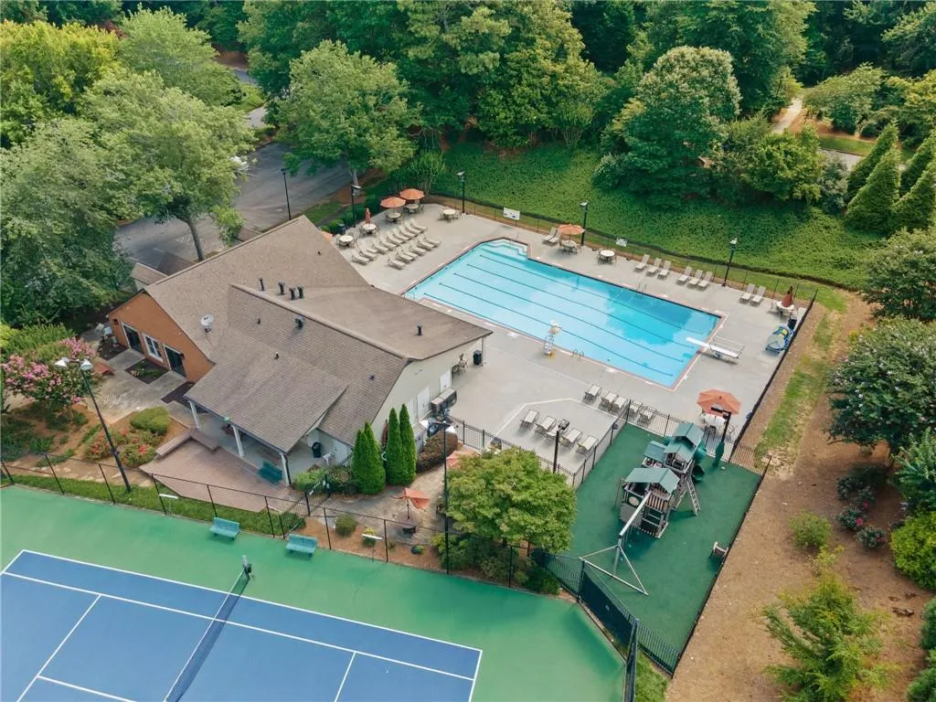 Roswell, Georgia 30075, United States, 5 Bedrooms Bedrooms, ,4 BathroomsBathrooms,Residential,Active,162045