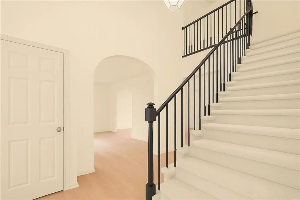 Roswell, Georgia 30075, United States, 5 Bedrooms Bedrooms, ,4 BathroomsBathrooms,Residential,Active,162045