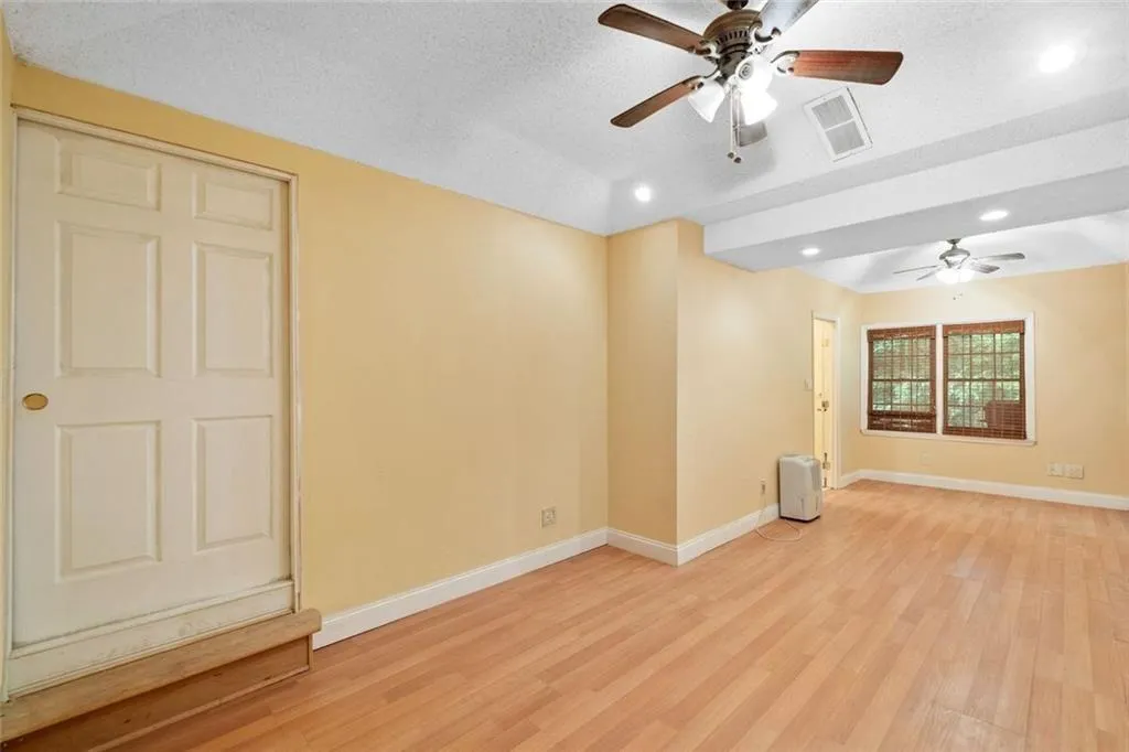 Roswell, Georgia 30075, United States, 5 Bedrooms Bedrooms, ,4 BathroomsBathrooms,Residential,Active,162045