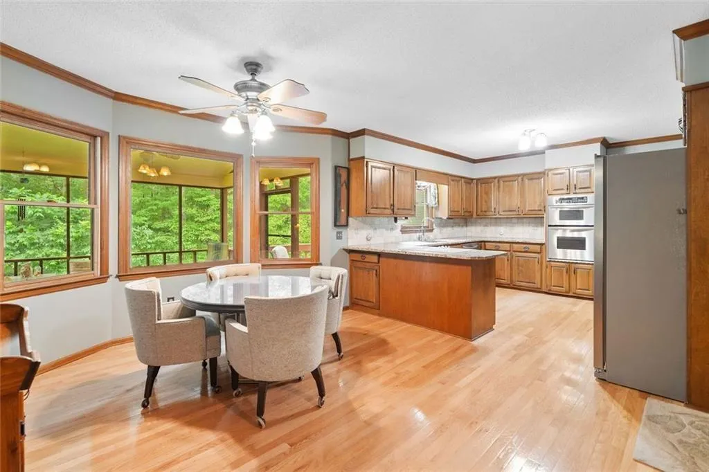 Roswell, Georgia 30075, United States, 5 Bedrooms Bedrooms, ,4 BathroomsBathrooms,Residential,Active,162045