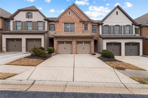 Townhouse For Sale - 4913 Berkeley Oak Circle<br/> Peachtree Corners, GA 30092