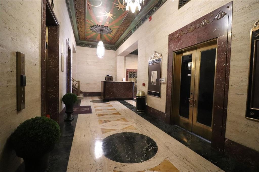 32 PEACHTREE Street NW 1601