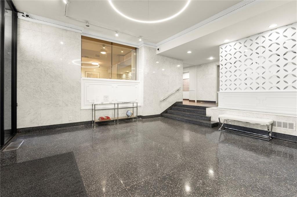 3060 Pharr Court 313