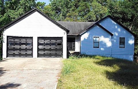 A home in Powder Springs